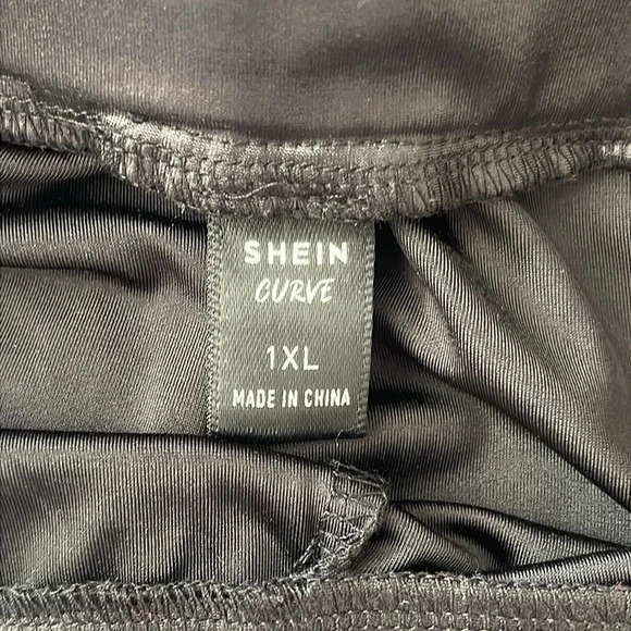 SHEIN CURVE FAUX LEATHER BLACK PANTS SIZE 1XL - Picture 3 of 4
